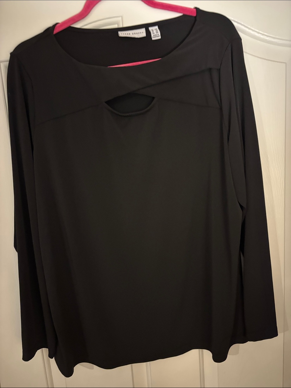 Susan Graver Black Long Sleeve Tunic with Front Cutout.  Size 1X